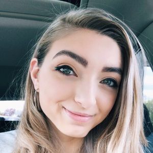 Meet your Posher, Maura